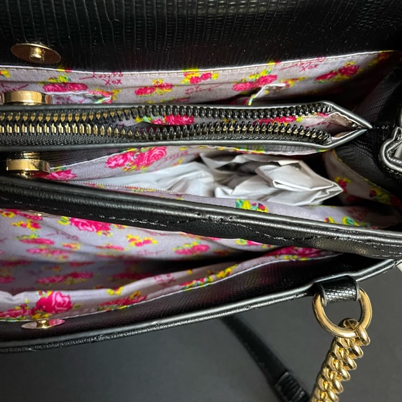 Betsey Johnson large black satchel bag 🖤 - Picture 3 of 5